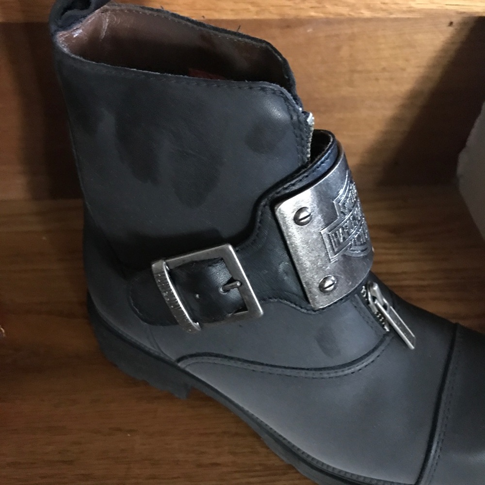 Harley boots.  Size 6.5 worn 2 times.  Perfect for a motorcycle rider.